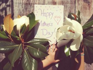 biglietto happy mother's day con fiori